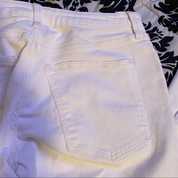 Universal Thread White Ripped Jeans - Picture 4 of 6